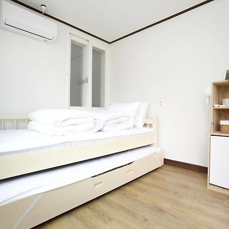 24 Guesthouse Sinchon Hongdae Seul Esterno foto