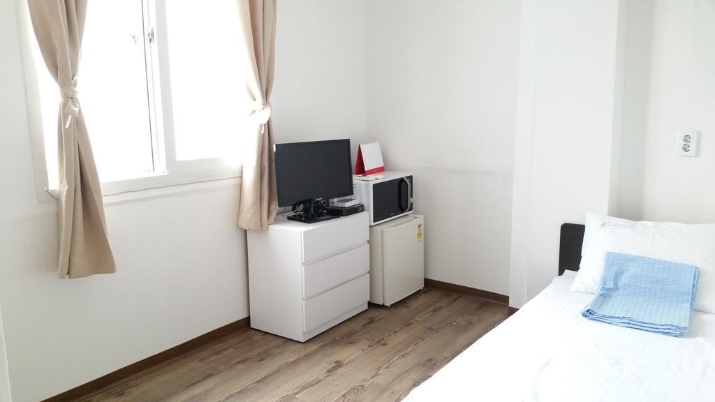 24 Guesthouse Sinchon Hongdae Seul Esterno foto