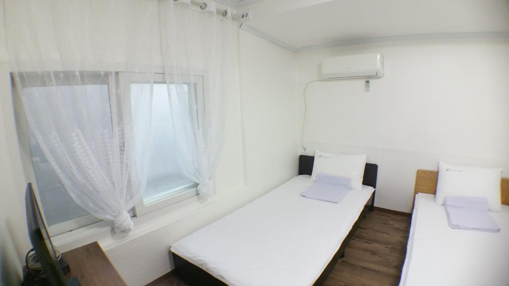 24 Guesthouse Sinchon Hongdae Seul Esterno foto